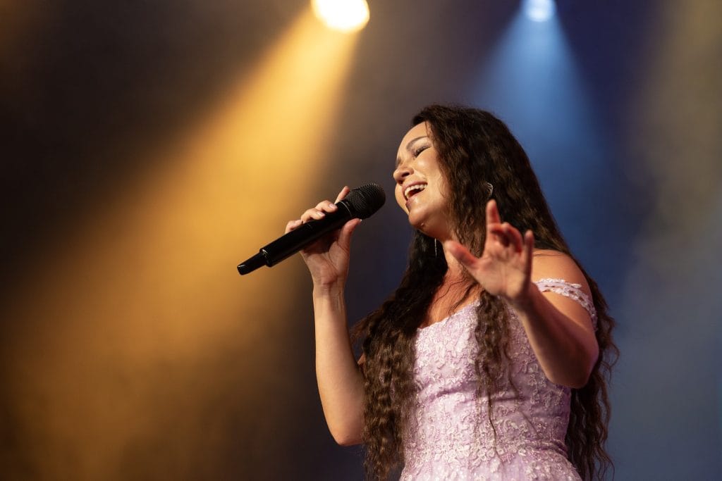 Sairaanhoitaja katariina ja karaoke jere ovat uudet iskelmämestarit  maailmantähden pikkuveli jäi toiseksi | tanssiin Fi