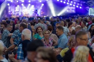 Yleisö tanssii Kiuruvesi 2023