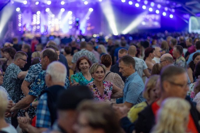 Yleisö tanssii Kiuruvesi 2023
