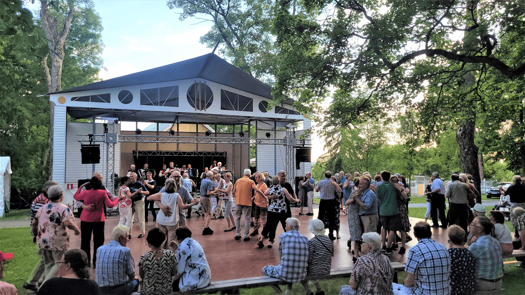 Sata häme soi  festivaali konkurssiin yleisökato yllätti kaikki | tanssiin Fi