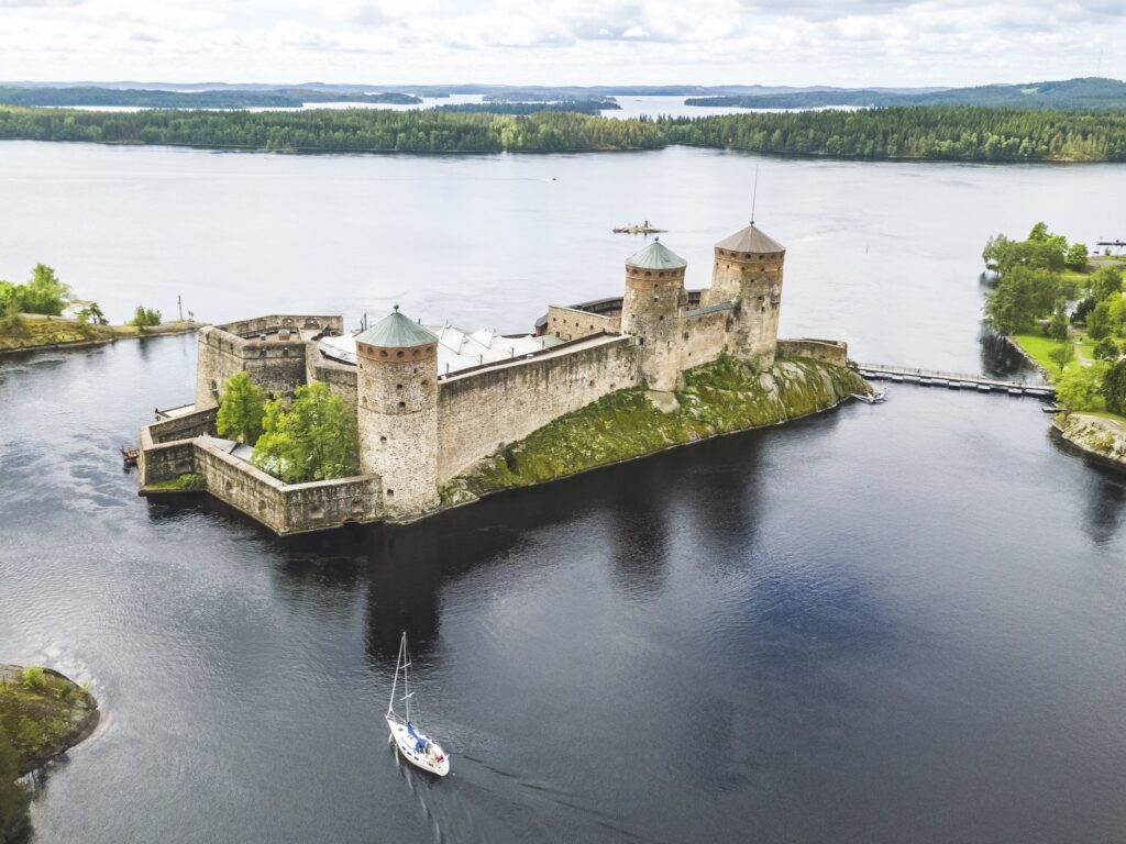 Olavinlinna ilmakuva Kuva Museovirasto Topi Leikas