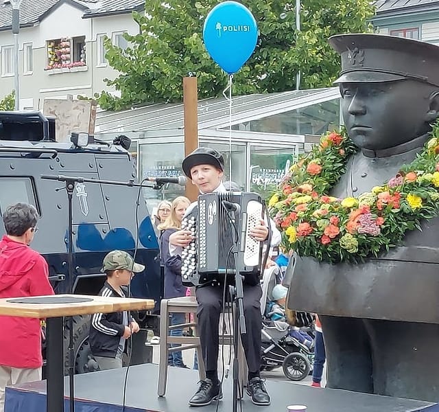 Anton Häkkinen Oulussa Anton häkkinen 12 palkittiin työstään veteraanien hyväksi olen oppinut heiltä paljon | tanssiin Fi