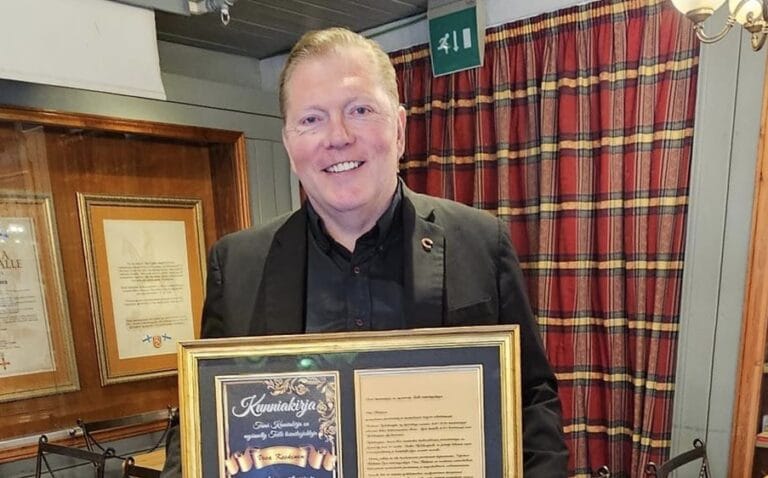 Vesa Keskinen kunniakirja