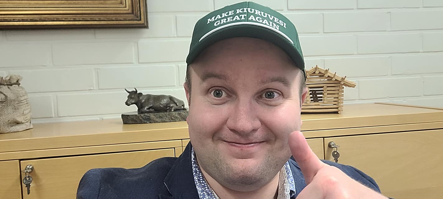 Juha-Pekka Rusanen Kiuruveden kaupunginjohtaja tähtää tangokuninkaaksi eteni laulukisassa jatkoon laulajana kasvun paikka | tanssiin Fi