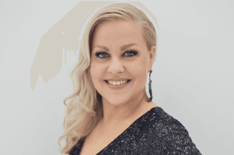 Sari tuliniemi asui lähi idässä ja paransi koti ikävää musiikilla  vain voitto kelpaa kuningatarkisassa | tanssiin Fi