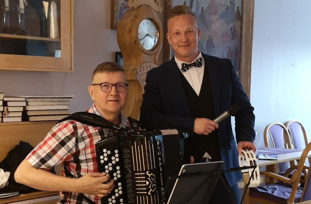 Teemu ahtonen ilahdutti hoitokodin vanhuksia vuoden herkin keikka | tanssiin Fi