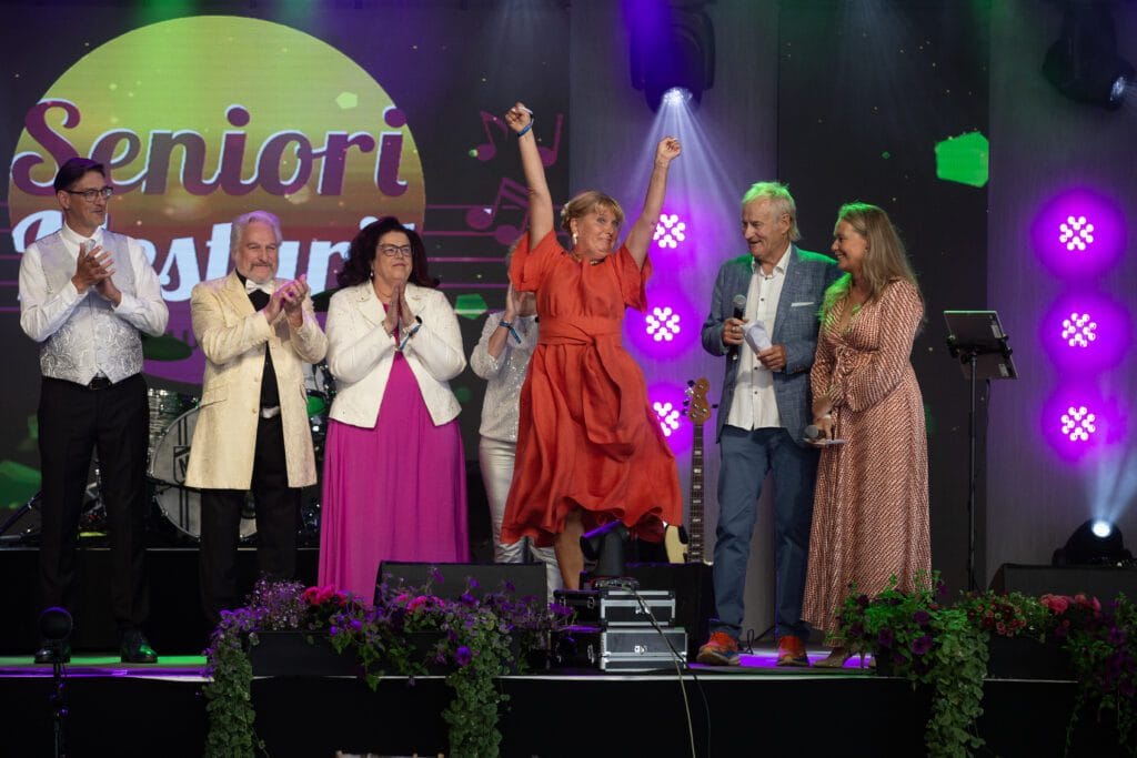 Seniorimestarit valittiin kiuruvedellä vieläkin mummo kierroksilla | tanssiin Fi