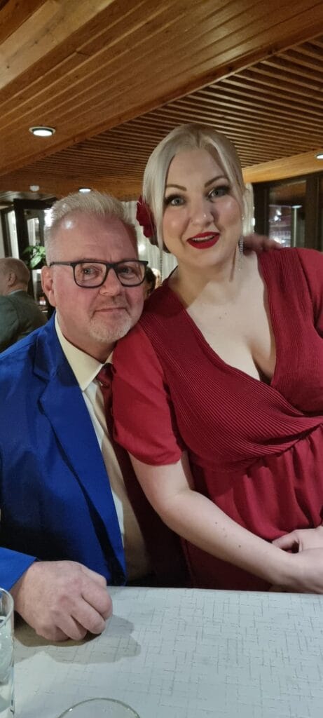 Iskelmämestari johanna on esiintymisjännityksestä kärsinyt lastenhoitaja  isä liikuttui tyttärensä voitosta | tanssiin Fi