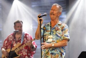 Lasse Hoikka laulaa lava Kiuruvesi 2024