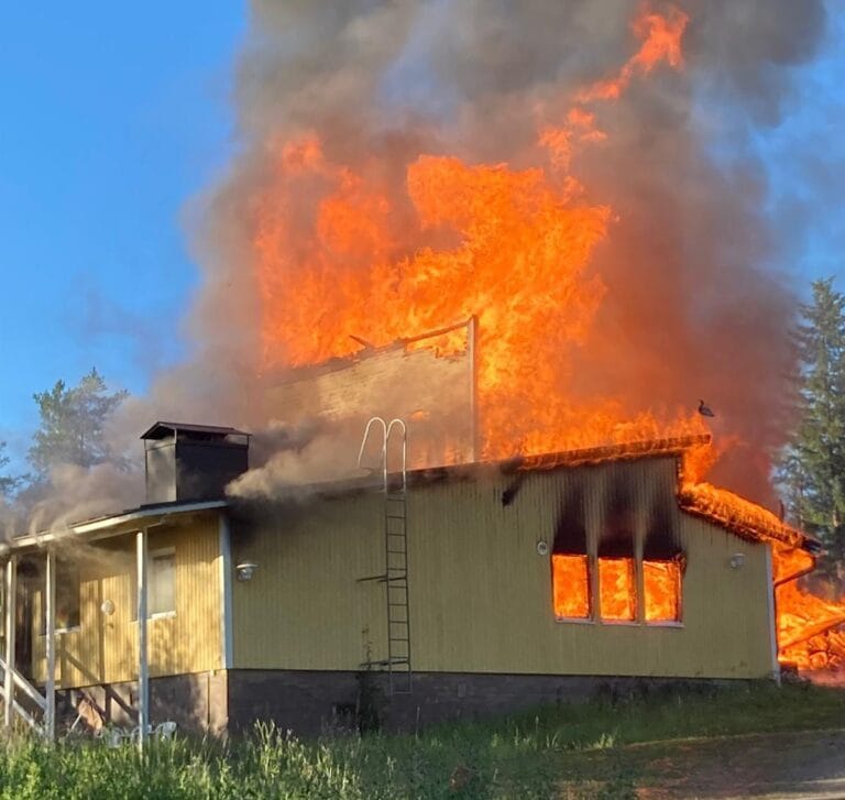 Lempyyn seurantalo tulipalo