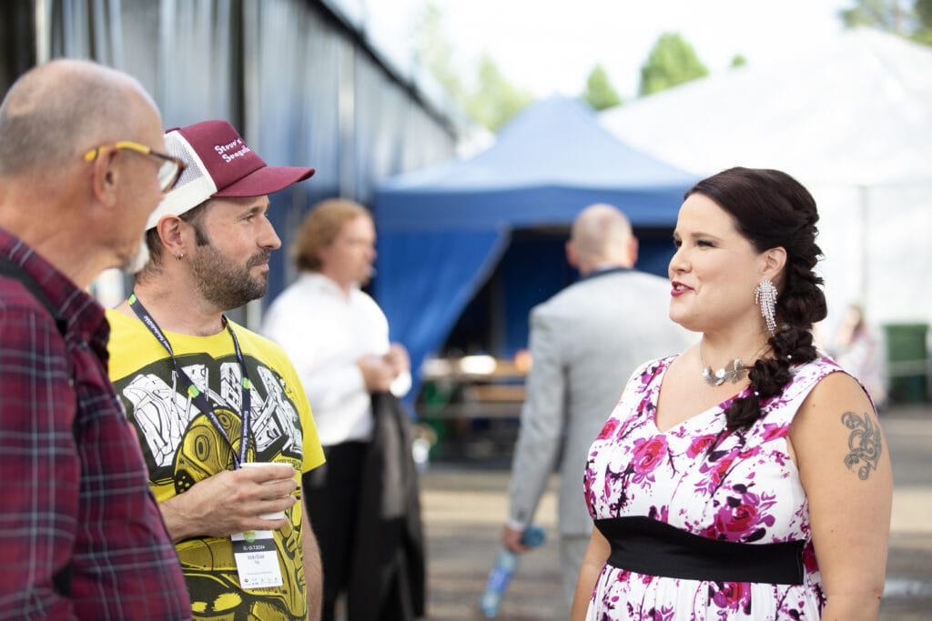 Lukijat minna saarinen ja juho backman selviä suosikkeja kiuruveden iskelmämestareiksi | tanssiin Fi