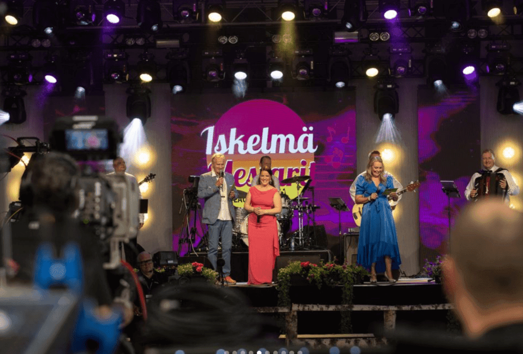 Lukijat minna saarinen ja juho backman selviä suosikkeja kiuruveden iskelmämestareiksi | tanssiin Fi