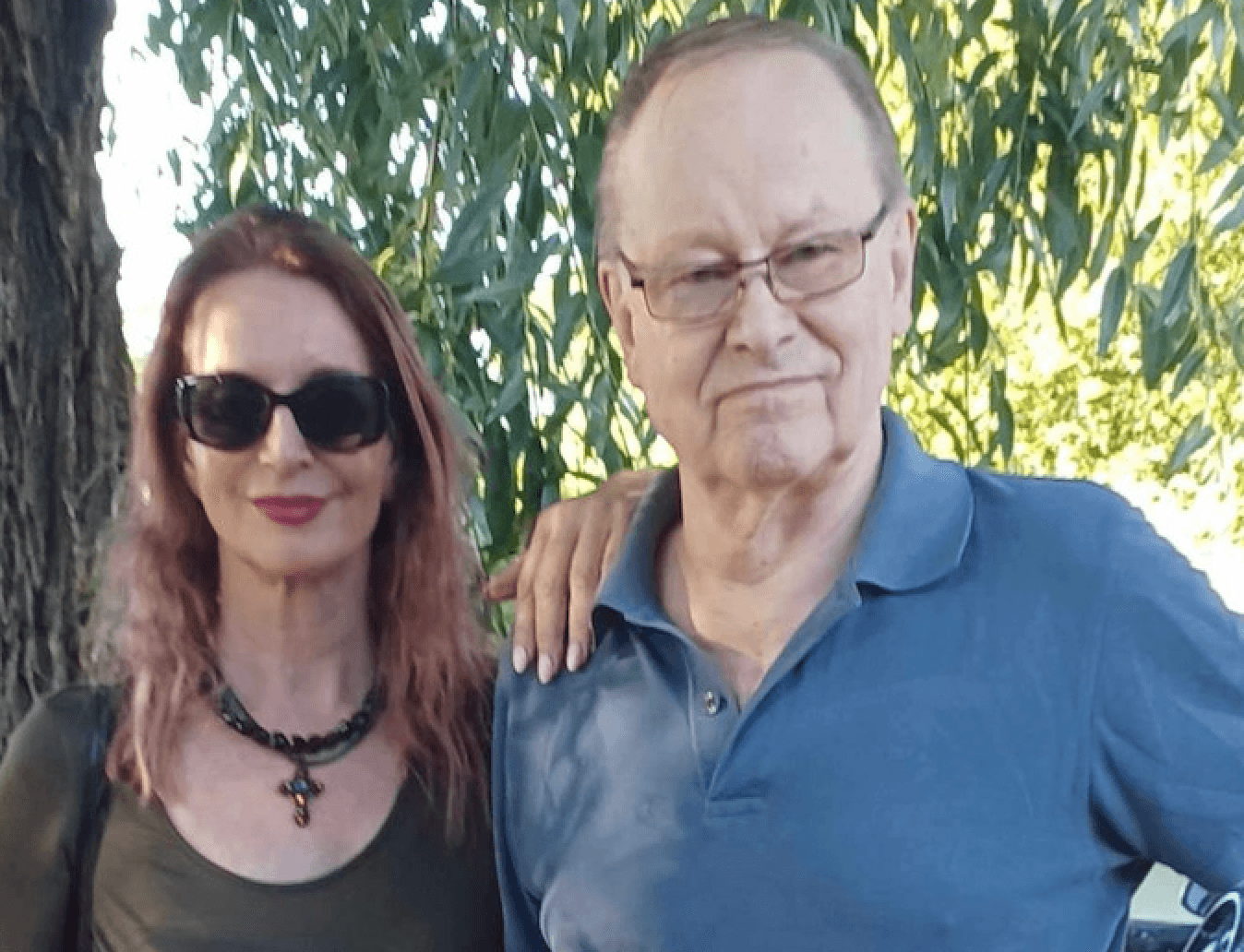 Tapani kansa pussailee ja halailee kuvissa rakkaus ja ystävyys jäljellä | tanssiin Fi