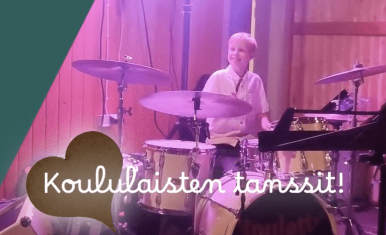 Koululaisten tanssit.17