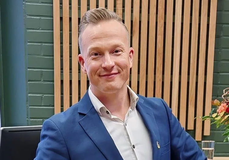Teemu ahtonen 44 opettelee arkea uuden lonkan kanssa  haki topi sorsakosken laulusta voimaa | tanssiin Fi