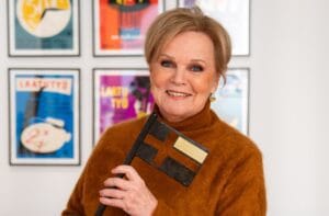 elamantyo-avainlippu-palkinto-laulaja-katri-helenalle