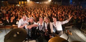 komiat_keikkakuva_valasranta_2024_vaaka_kuvaaja-Niina-Rautiainen