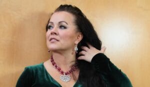 Heidi Pakarinen vakavampi Kuva Meri Teerisaari