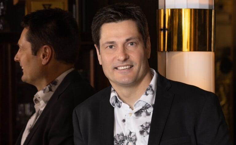 Tomi Markkola 2025 Tangokuningas tomi markkola laittaa puutarhahommat jäihin juhlakesä täynnä keikkoja ei ahdista | tanssiin Fi