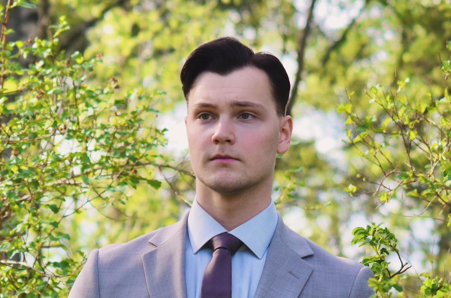 Veeti Tikkanen kasvokuva Veeti tikkanen on pyörittänyt kivääriä ja sovittanut teemu roivaisen tangokruunua avopuoliso voitti kultaisen harmonikan | tanssiin Fi