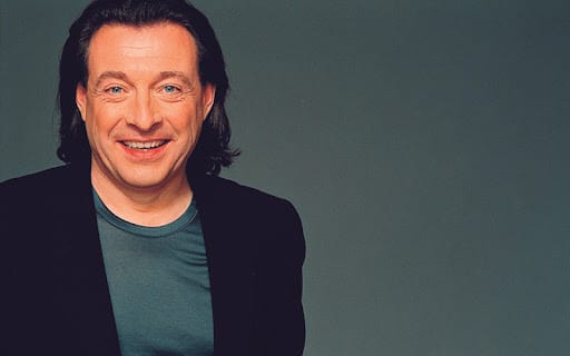 18 vuotta sitten kuolleelta kirkalta ilmestyi uusi iskelmä | tanssiin Fi