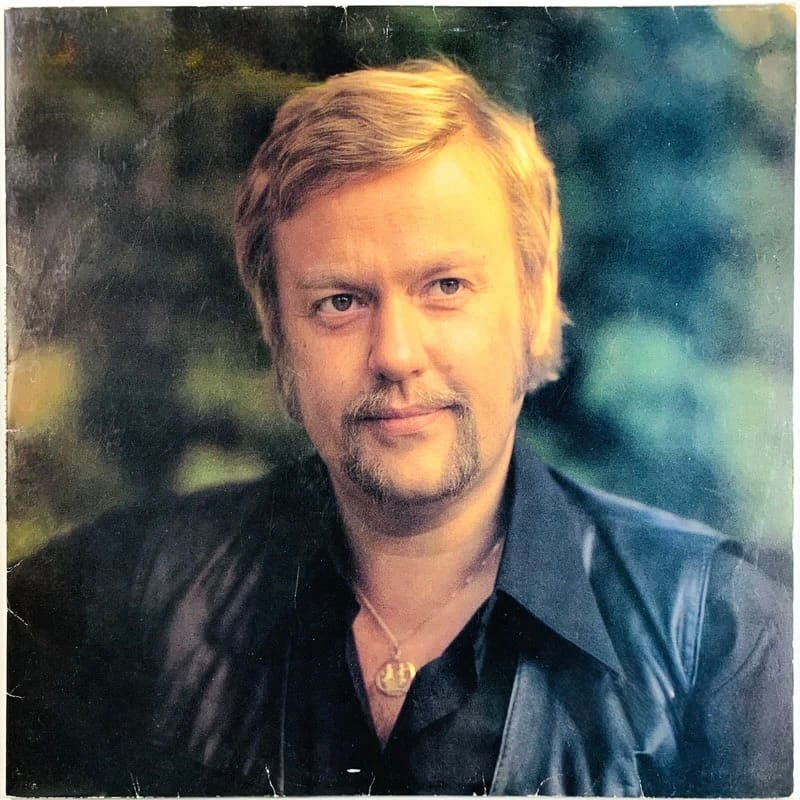 markola-juhani-lp-rakkaudella-kansi-vg-levy-ex-kaeytetty-lp.jpg markola-juhani-lp-rakkaudella-kansi-vg-levy-ex-kaeytetty-lp.jpg