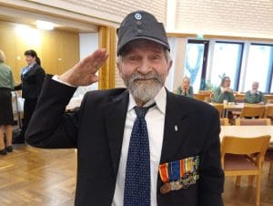 Hannes Tuovinen, sotaveteraani, asento