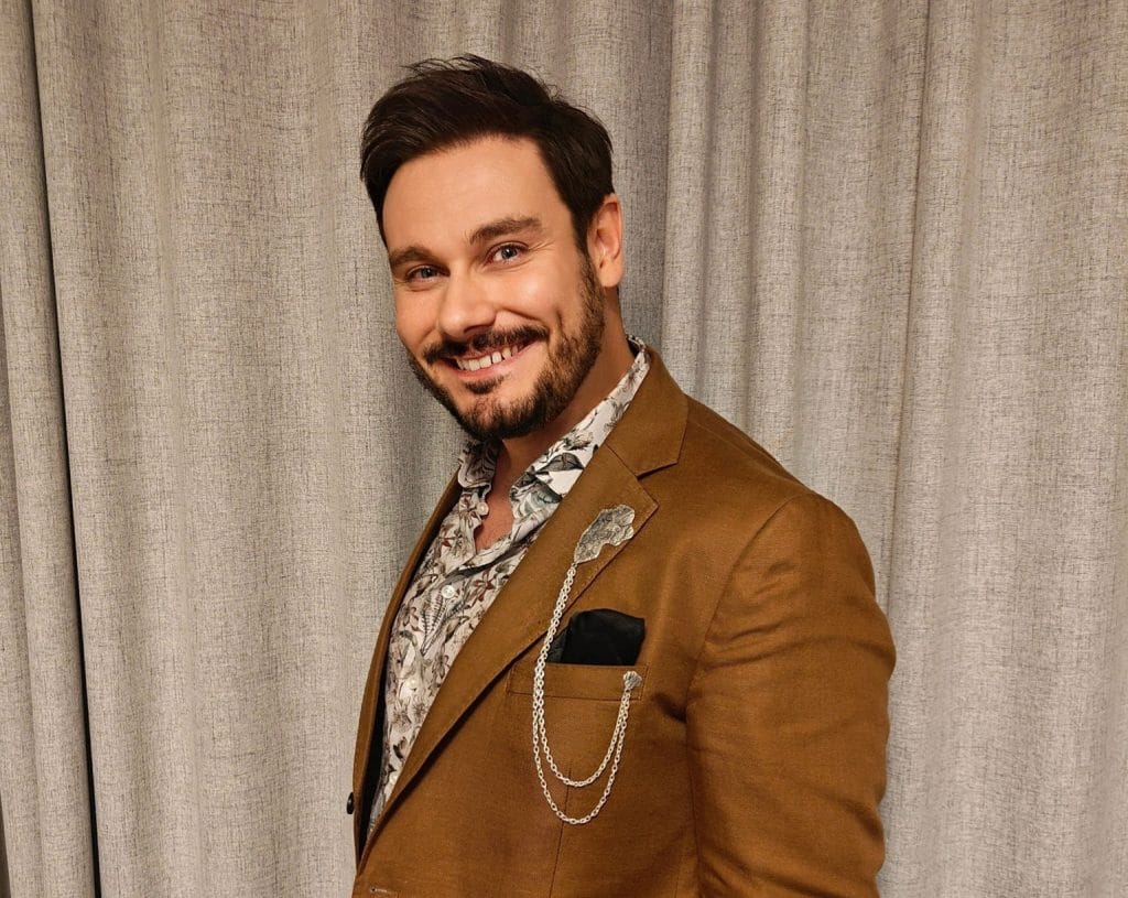 Tommi Soidinmäki, asu, korut, hymy 2025