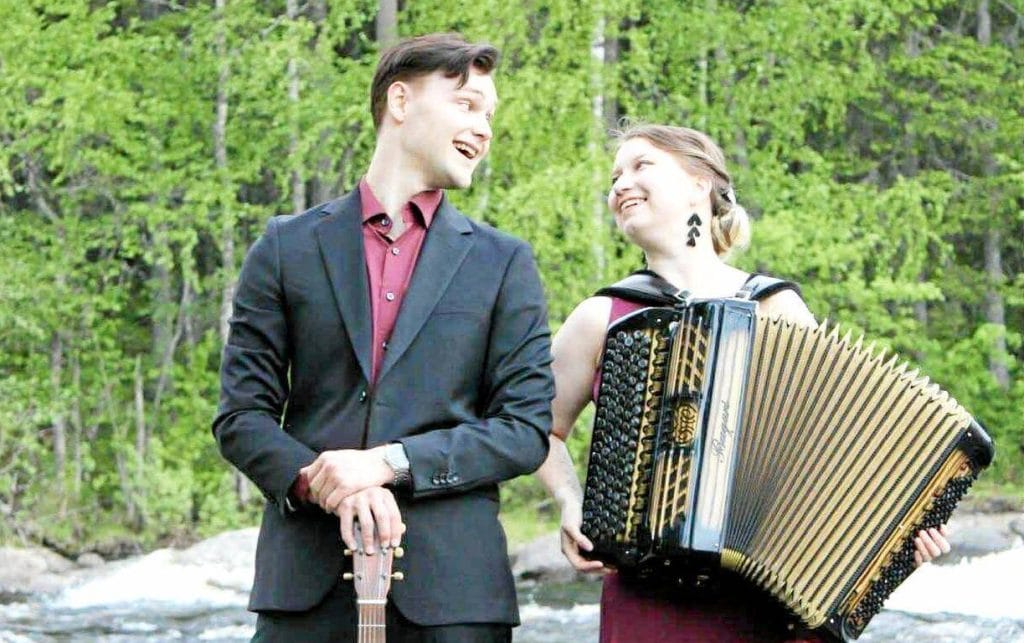 Veeti Tikkanen ja Ronja Pehkonen, haitari, pari, joulu