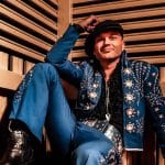 Dimitri Keiski poseeraa, limbo, koko vartalo