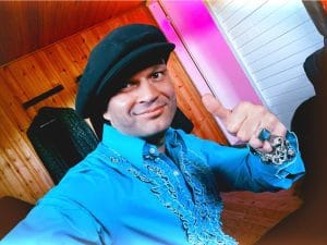 Dimitri Keiski peukku pystyssä, ilo, vuoden miesartisti