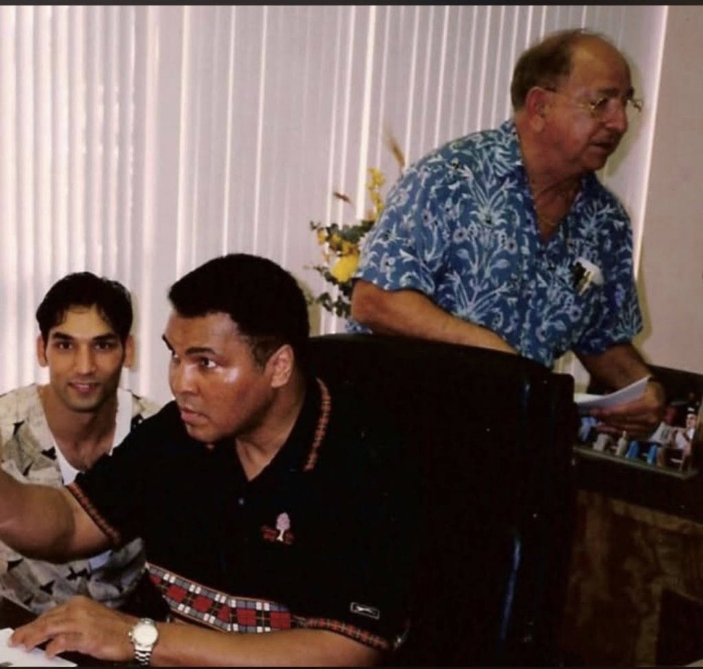 Leif keiski tapaamisessa muhammad alin ja angelo dundeen kanssa