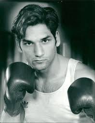 Leif keiski nyrkkeilyammattilaisena promo  tai treenikuvassa