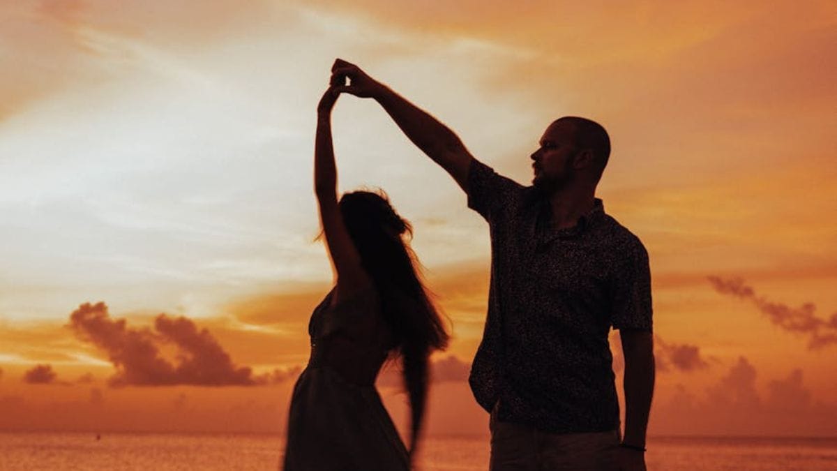 Suomen 10 kauneinta rakkauslaulua  nämä iskelmät ovat kansan suosikkeja | tanssiin Fi