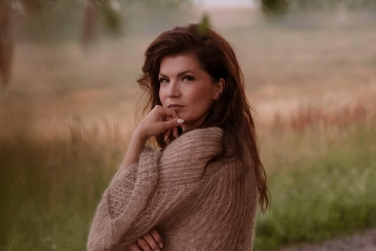 Suvi Teräsniska Suvi Teräsniska katse poseeraus 2025