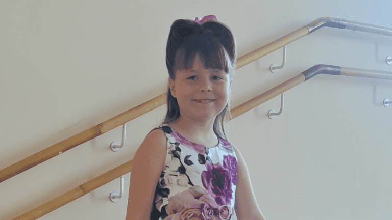 8 vuotias sylvi hurmaa sai kutsun esiintymään floridan suomalaisille  levytti uuden joululaulun | tanssiin Fi