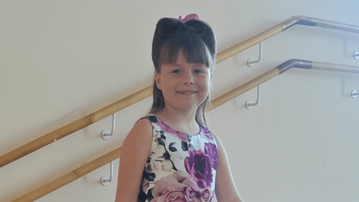 8 vuotias sylvi hurmaa sai kutsun esiintymään floridan suomalaisille  levytti uuden joululaulun | tanssiin Fi