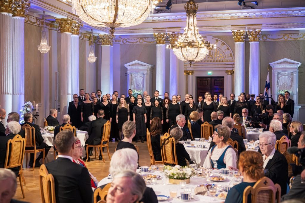 Presidenttipari ihastui matteuksen 15 lauluun ja pyysi esiintymään presidentinlinnaan  video ja kuvat | tanssiin Fi