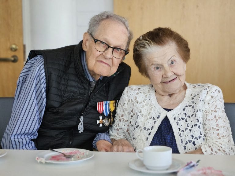 Matti Hara ja Senni Sopanen Senni 98 meni naimisiin ensimmäistä kertaa matti 89 lauloi romanssin | tanssiin Fi