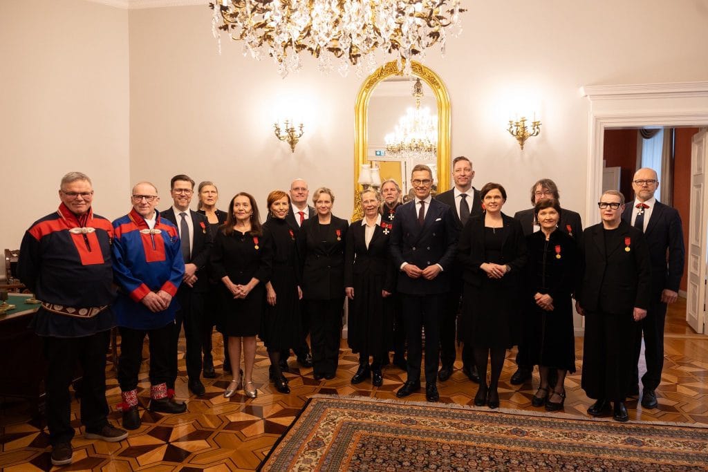 Ryhmäkuva pro finlandia  mitalin saaneista taiteilijoista smolnassa presidentti alexander stubbin kanssa 2025