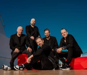 Taikakuu-yhtyeen ryhmäkuva