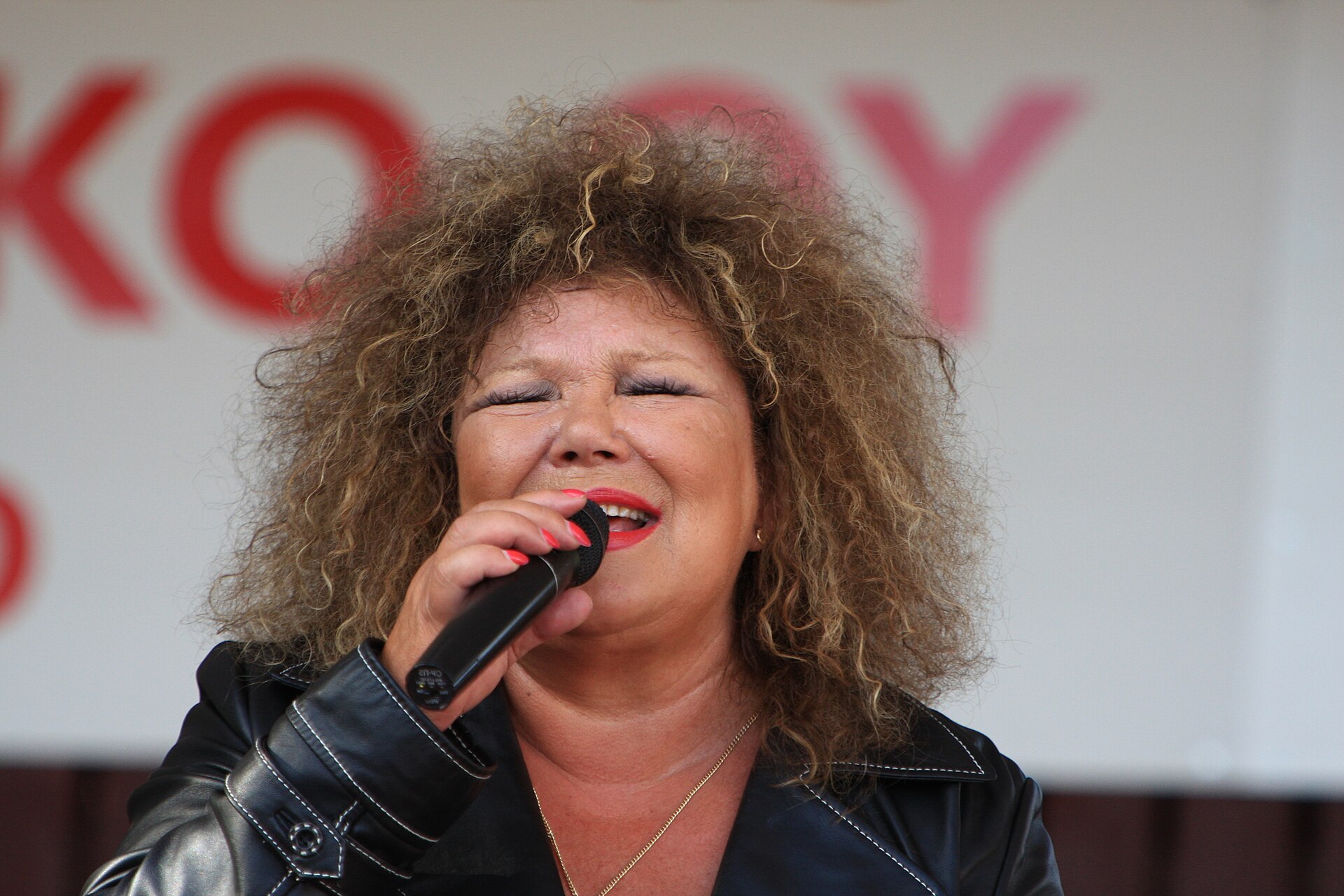 Anita hirvonen hymyssä en jaksa miehiä enää | tanssiin Fi