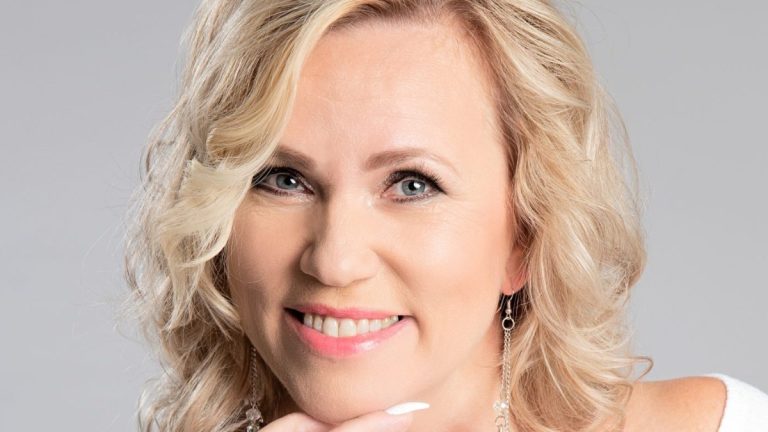 Kaija lustila hehkuu paratiisisaarella  kuusikymppisenä kuumempana kuin koskaan | tanssiin Fi