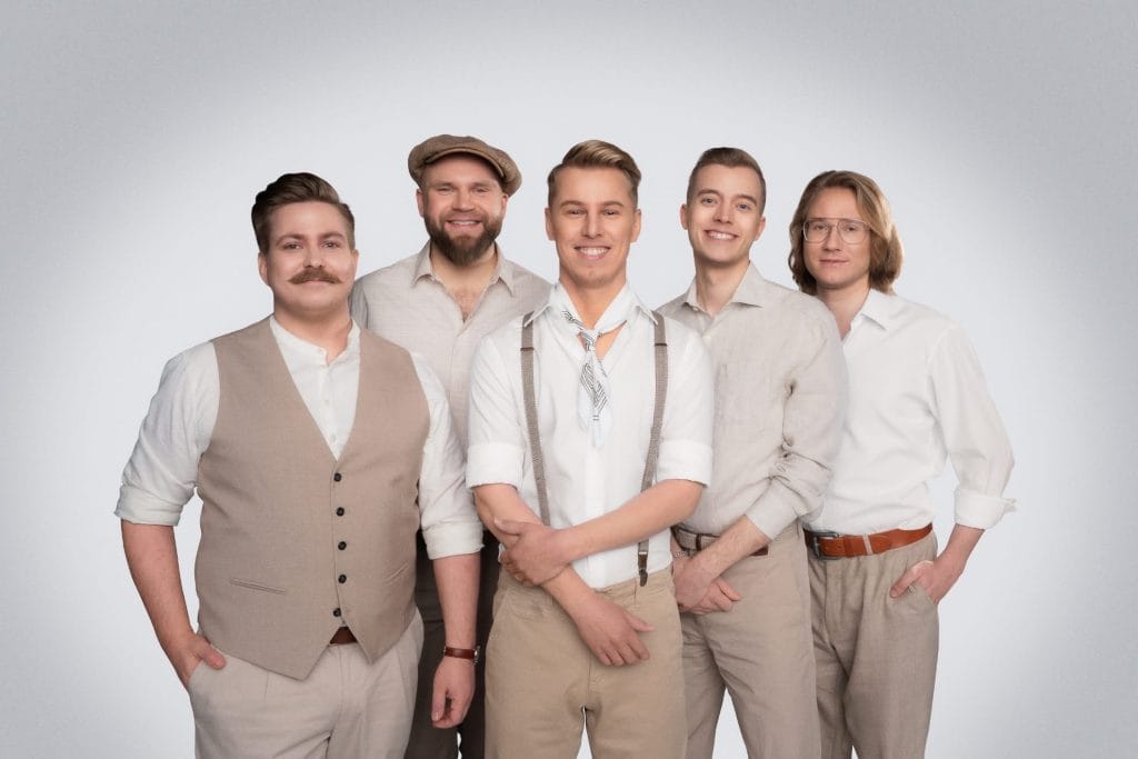 Komiat tähtää nyt umk voittoon  tällainen on lavashow ja historiallinen tanssilavaviisu | tanssiin Fi