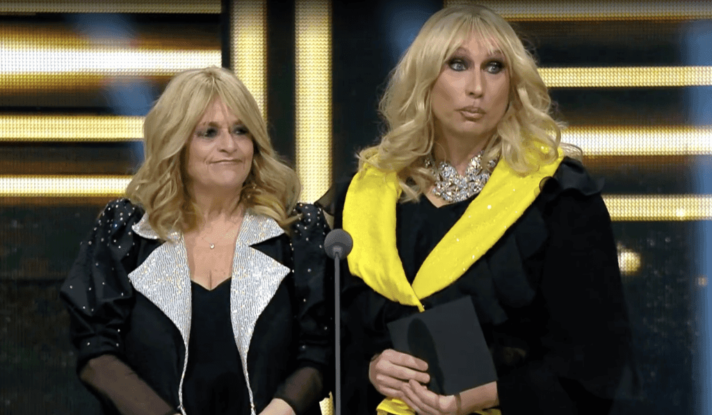 Marion rungin tytär nappasi drag marionin peruukin  katso kuva hauskasta venla hetkestä | tanssiin Fi