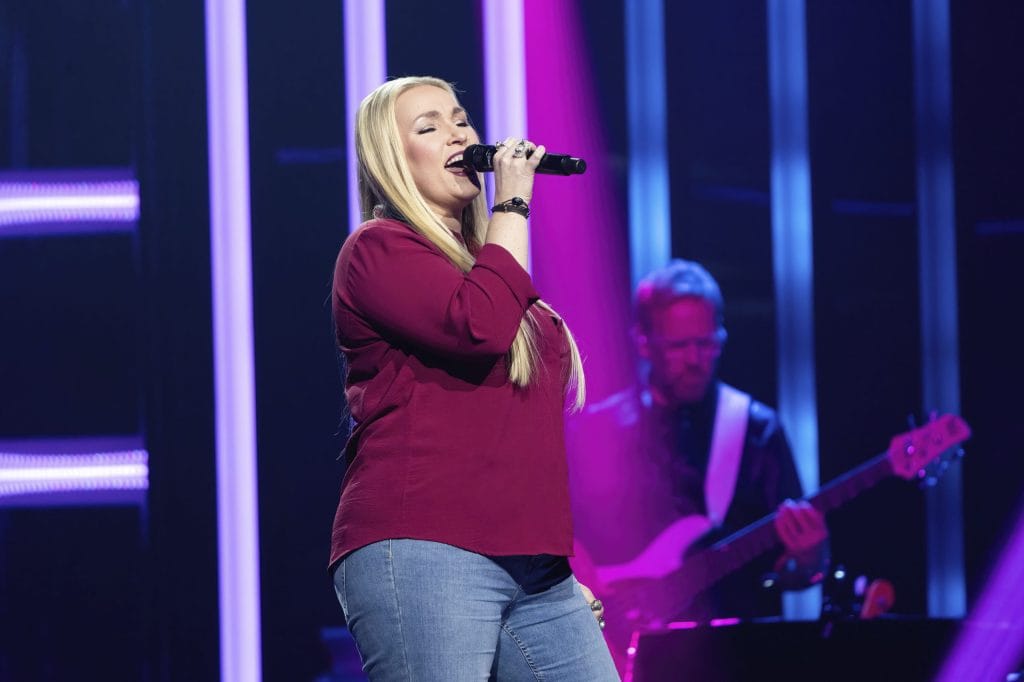 the_voice_of_finland_kausi_15_aani_ratkaisee_jasmin_hertzberg_02_kuvaaja_jukka_alasaari