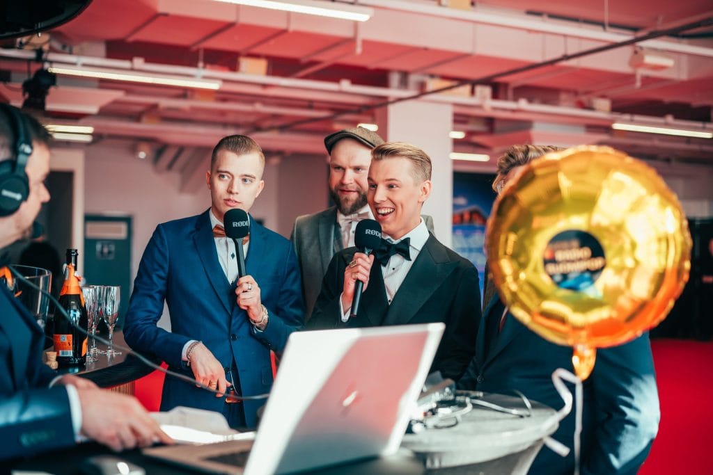 Komiat voitti emman ja heitti haasteen kaikille käydä lavatansseissa | tanssiin Fi