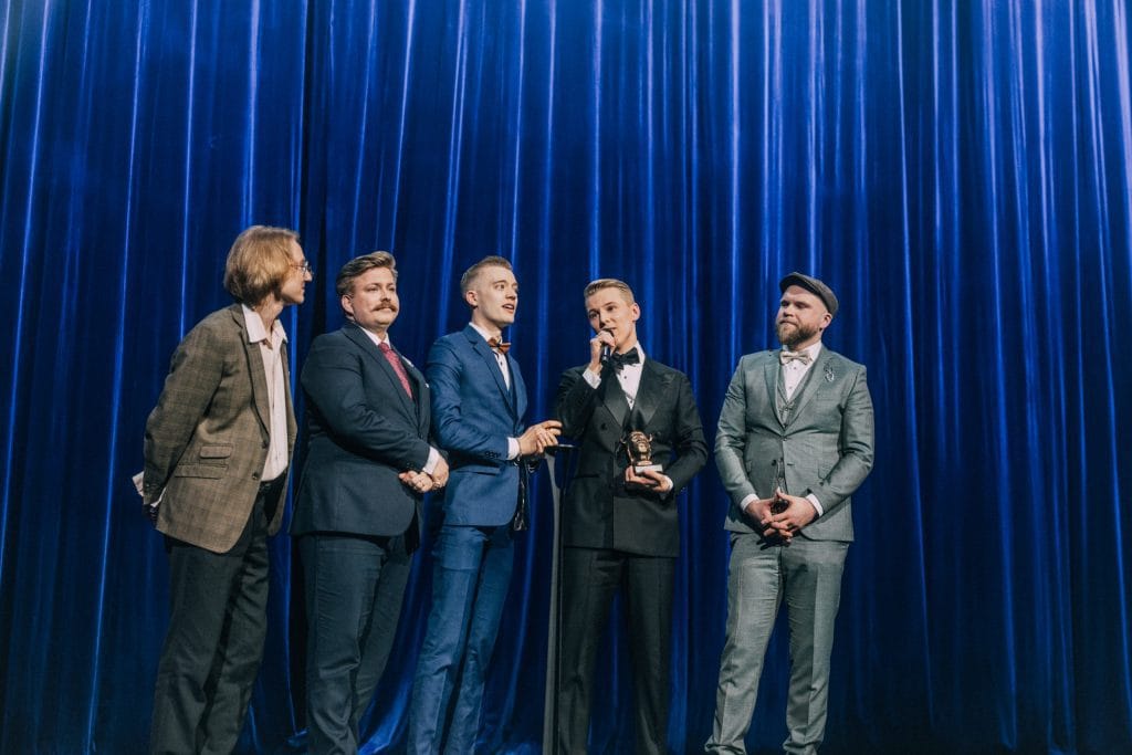 Komiat voitti emman ja heitti haasteen kaikille käydä lavatansseissa | tanssiin Fi