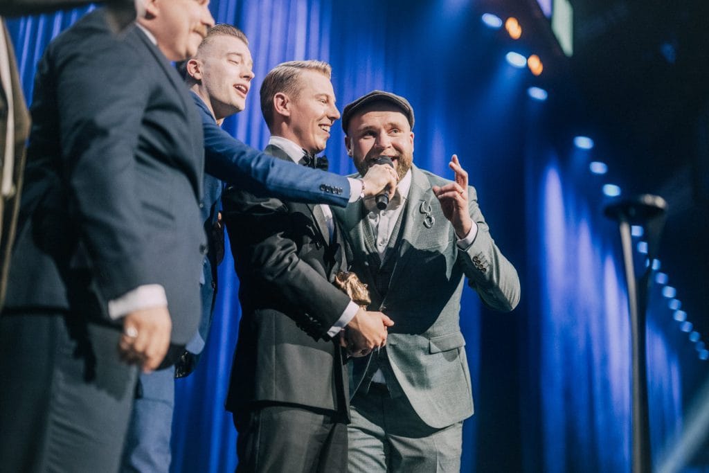 Komiat voitti emman ja heitti haasteen kaikille käydä lavatansseissa | tanssiin Fi