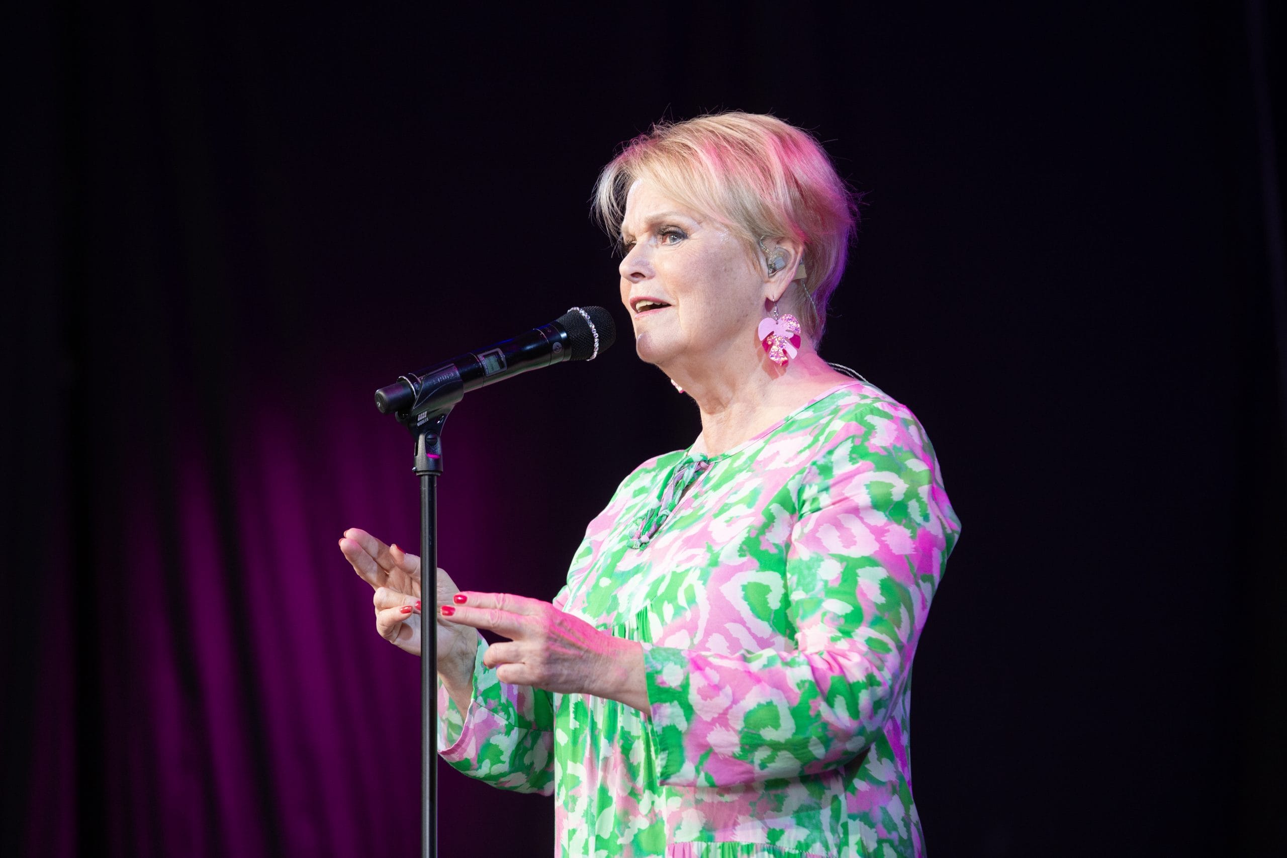 Katri helena iskelmäviikko 2023 vakava | tanssiin Fi